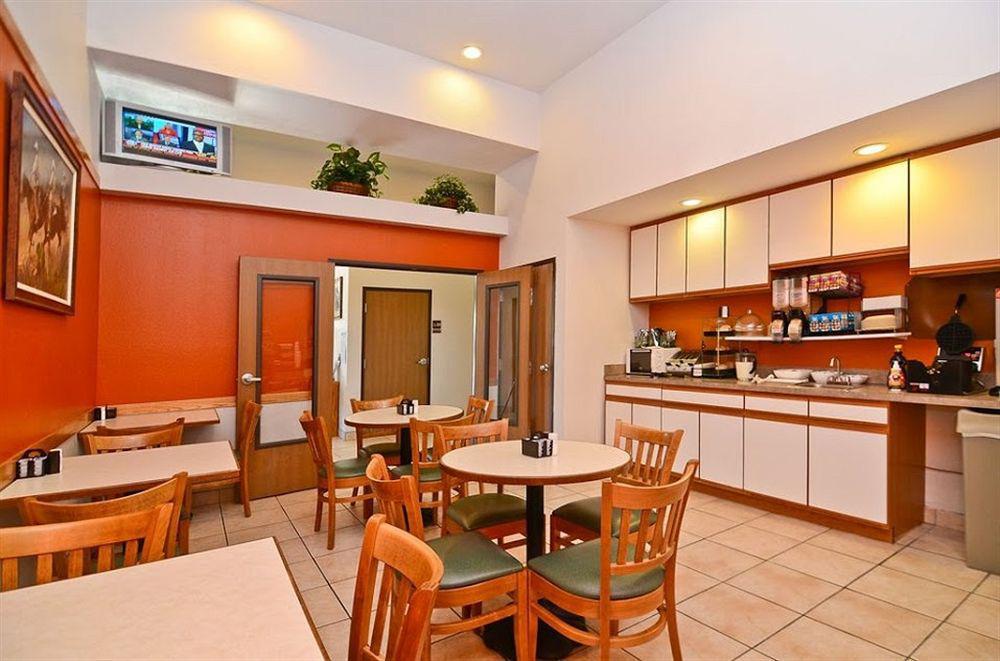Magnuson Hotel Manitou Springs Restaurant photo